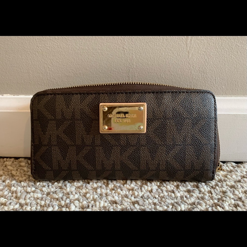 Micheal Kors Brown Zip Around Wallet